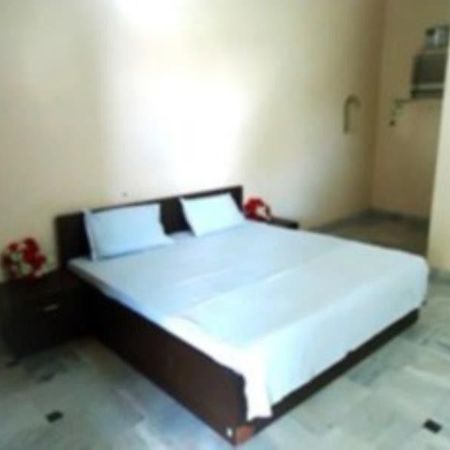 Kedar Dham Hotel Mathura Exterior foto